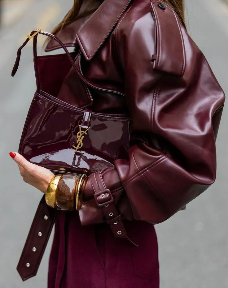 Вишукані сумки в кольорі бургунді / Фото Pinterest