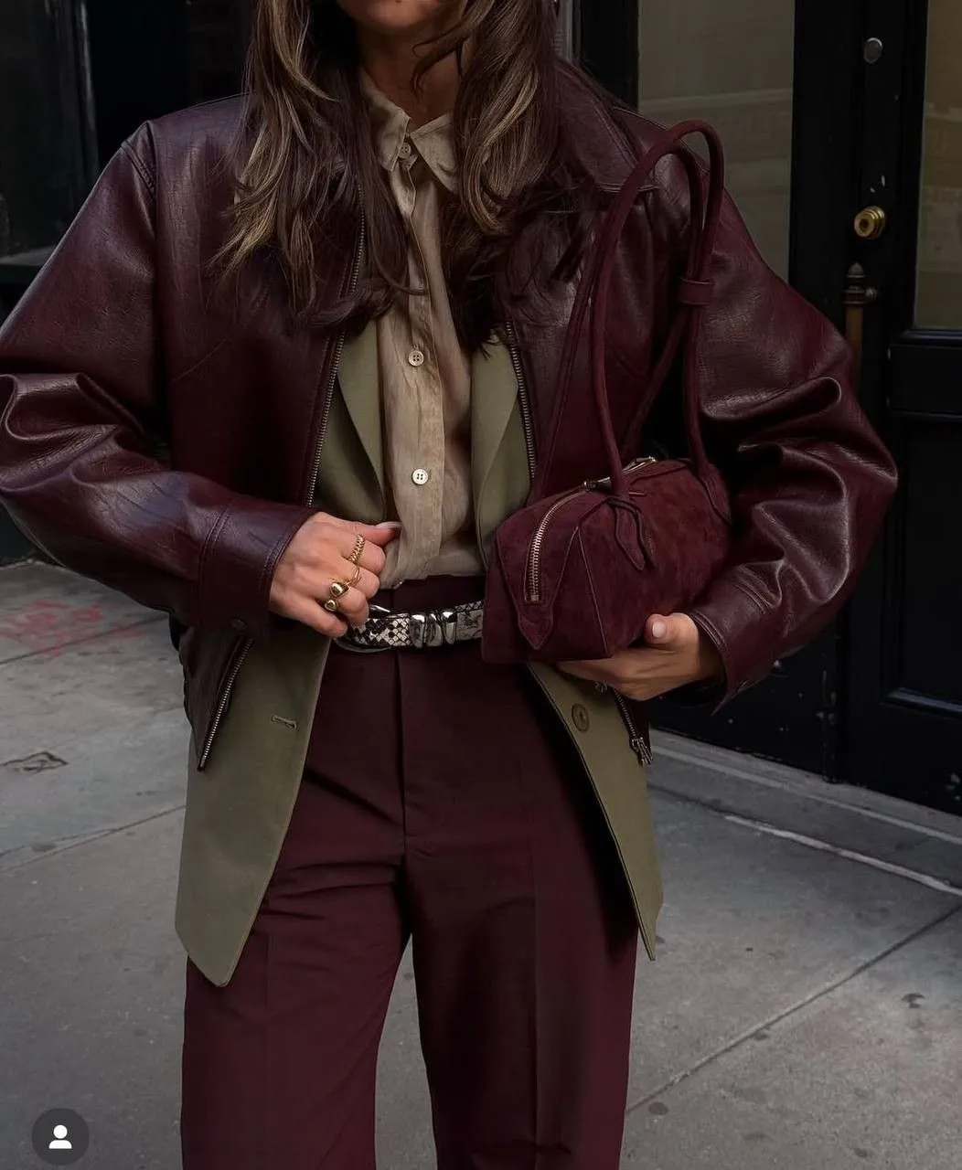 Вишукані сумки в кольорі бургунді / Фото Pinterest