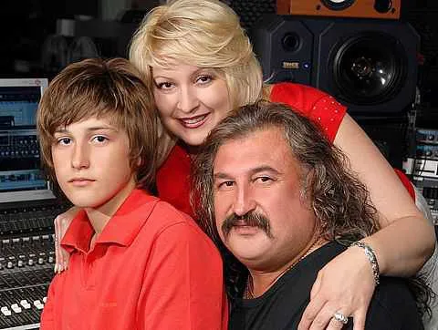 Степан Гіга з дружиною та сином 