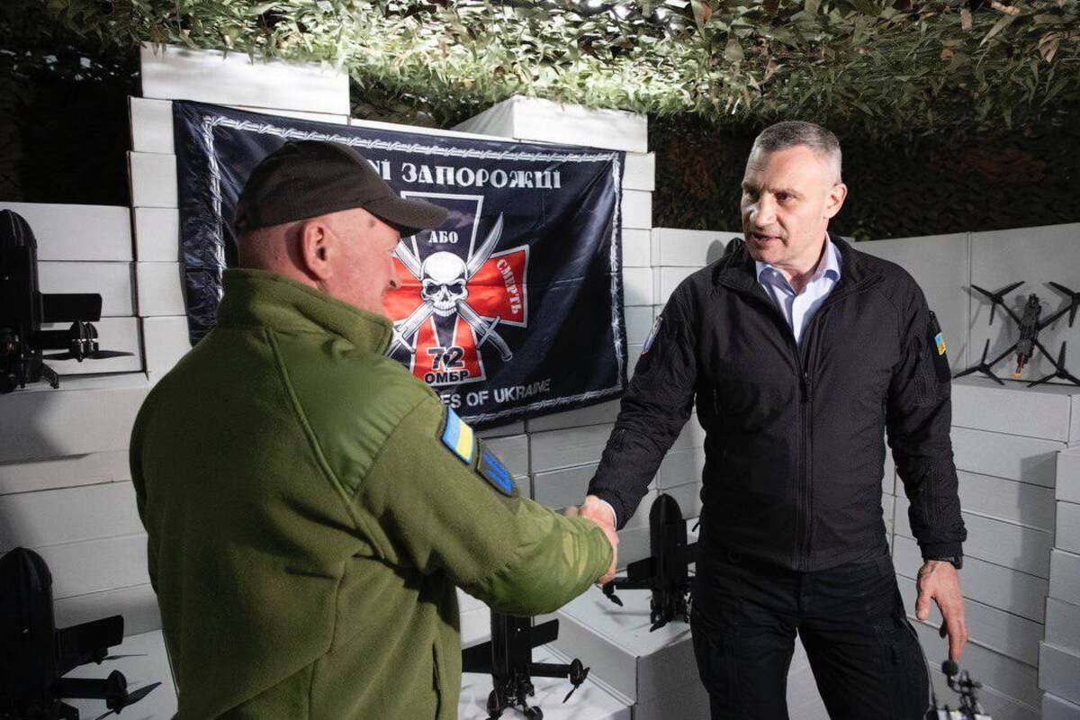 Кличко передав від киян 72 бригаді ще понад тисячу БпЛА різних типів, зокрема "антишахедні" - 24 Канал Кличко передав від киян 72 бригаді ще понад тисячу БпЛА різних типів, зокрема "антишахедні" - 24 Канал