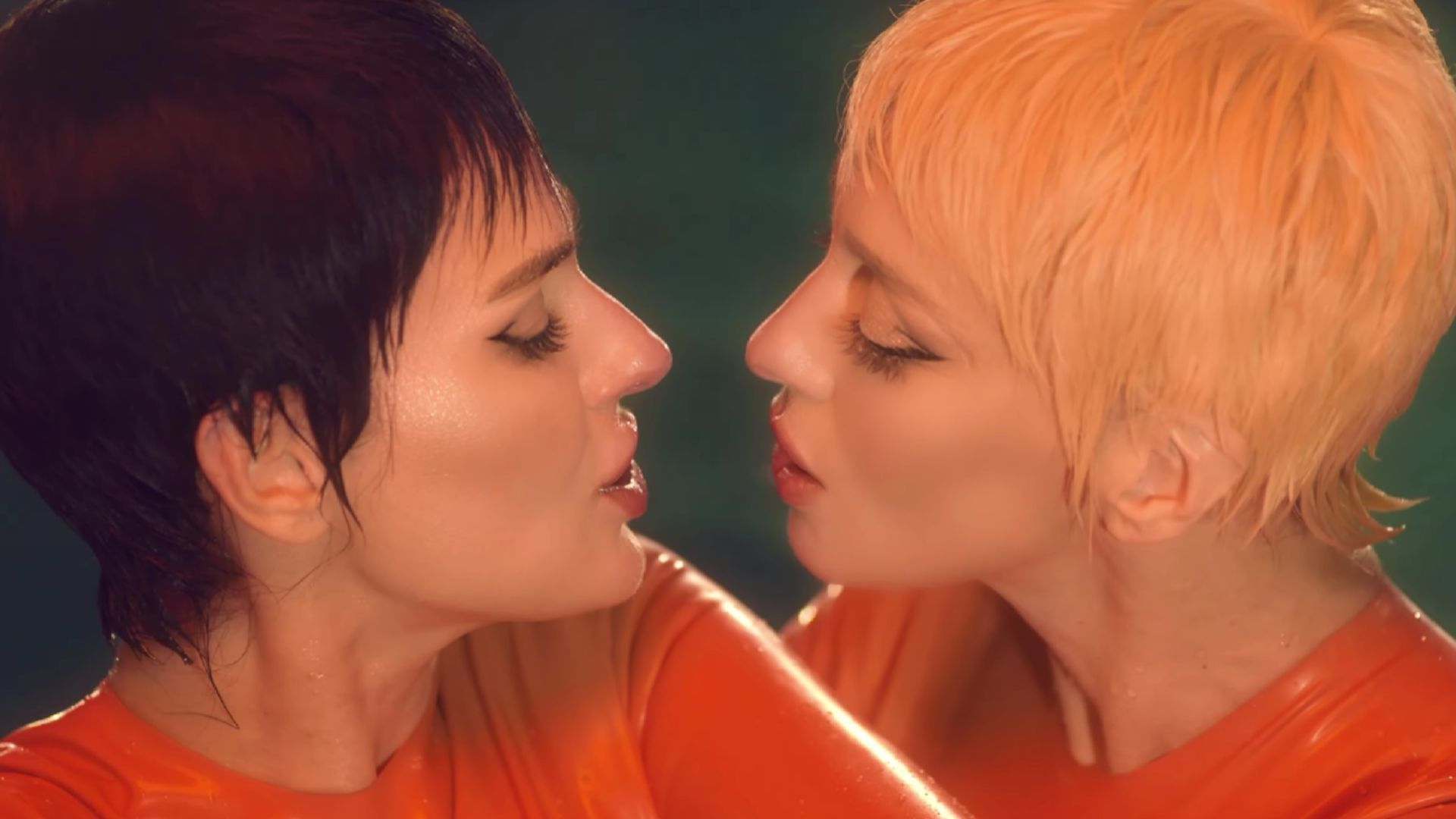 Маша Єфросиніна та Оля Полякова Маша Єфросиніна та Оля Полякова