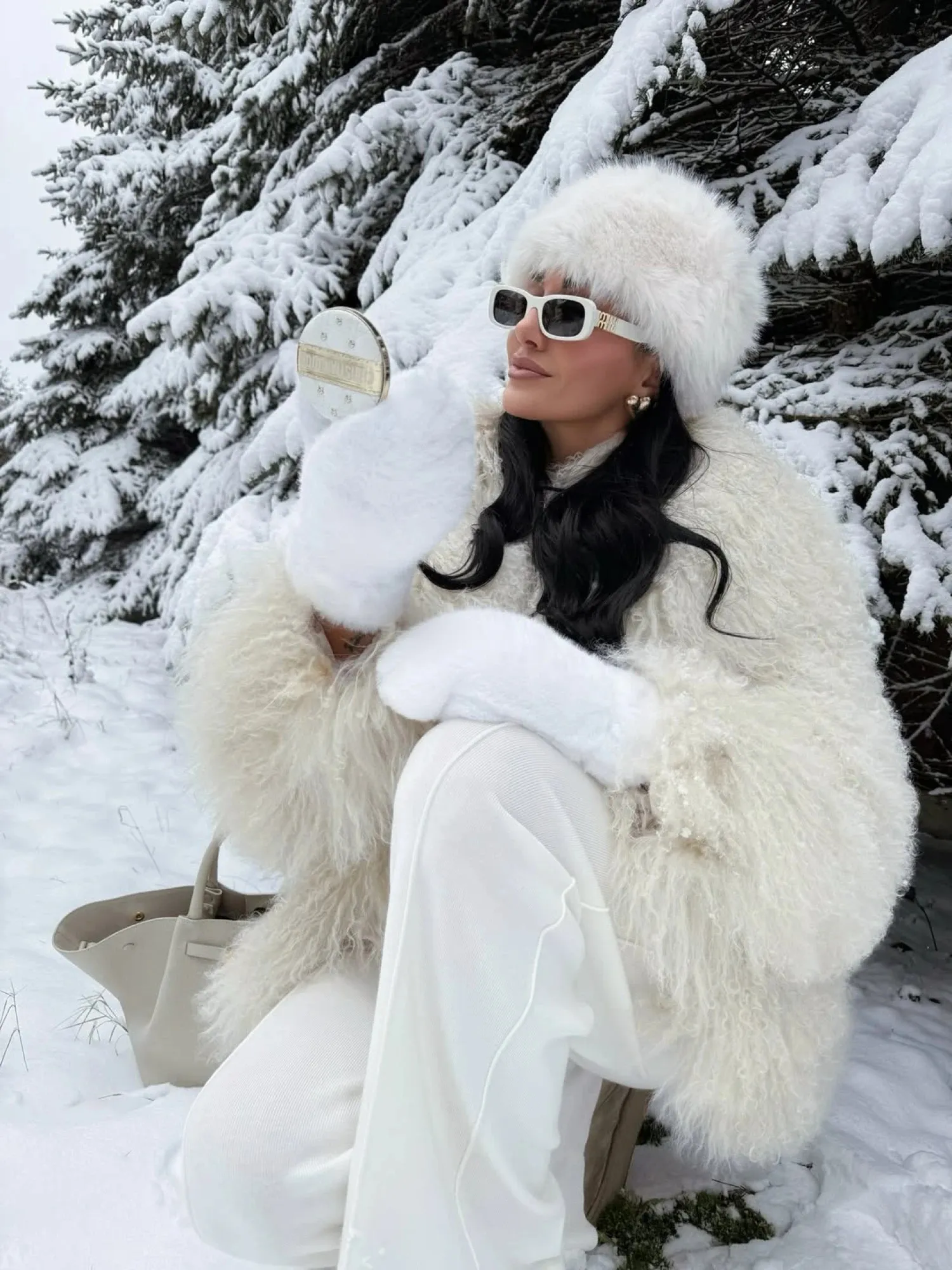 Модні шапки на зимову пору / Фото Cosmopolitan Модні шапки на зимову пору / Фото Cosmopolitan