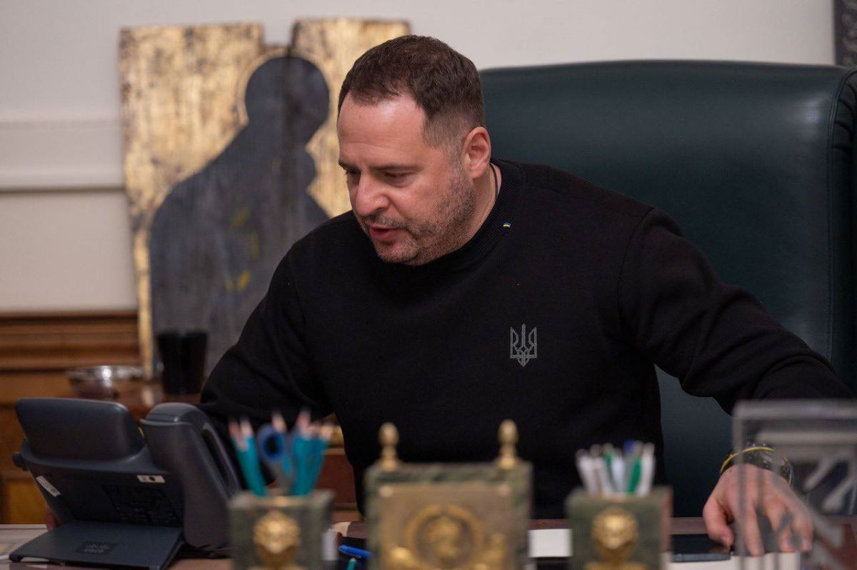 На квартирі Андрія Єрмака проводять обшуки На квартирі Андрія Єрмака проводять обшуки