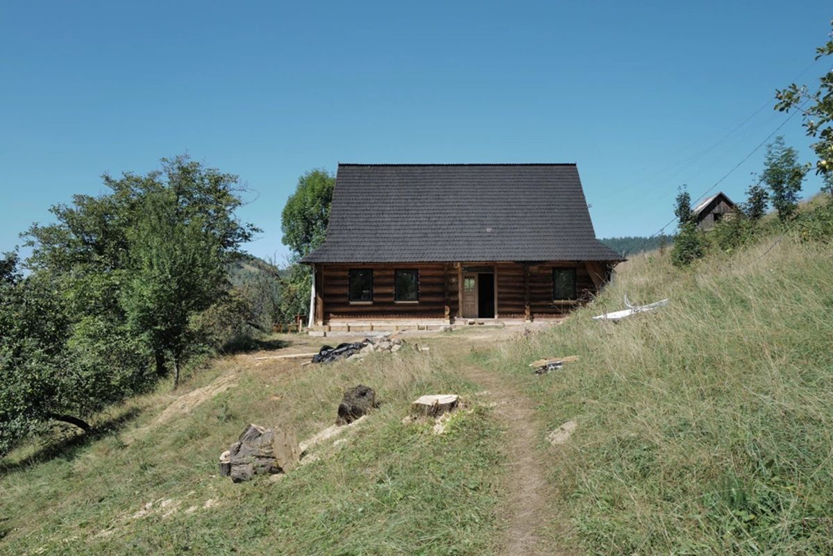 Пара купила гуцульську хату в Карпатах і відремонтувала її