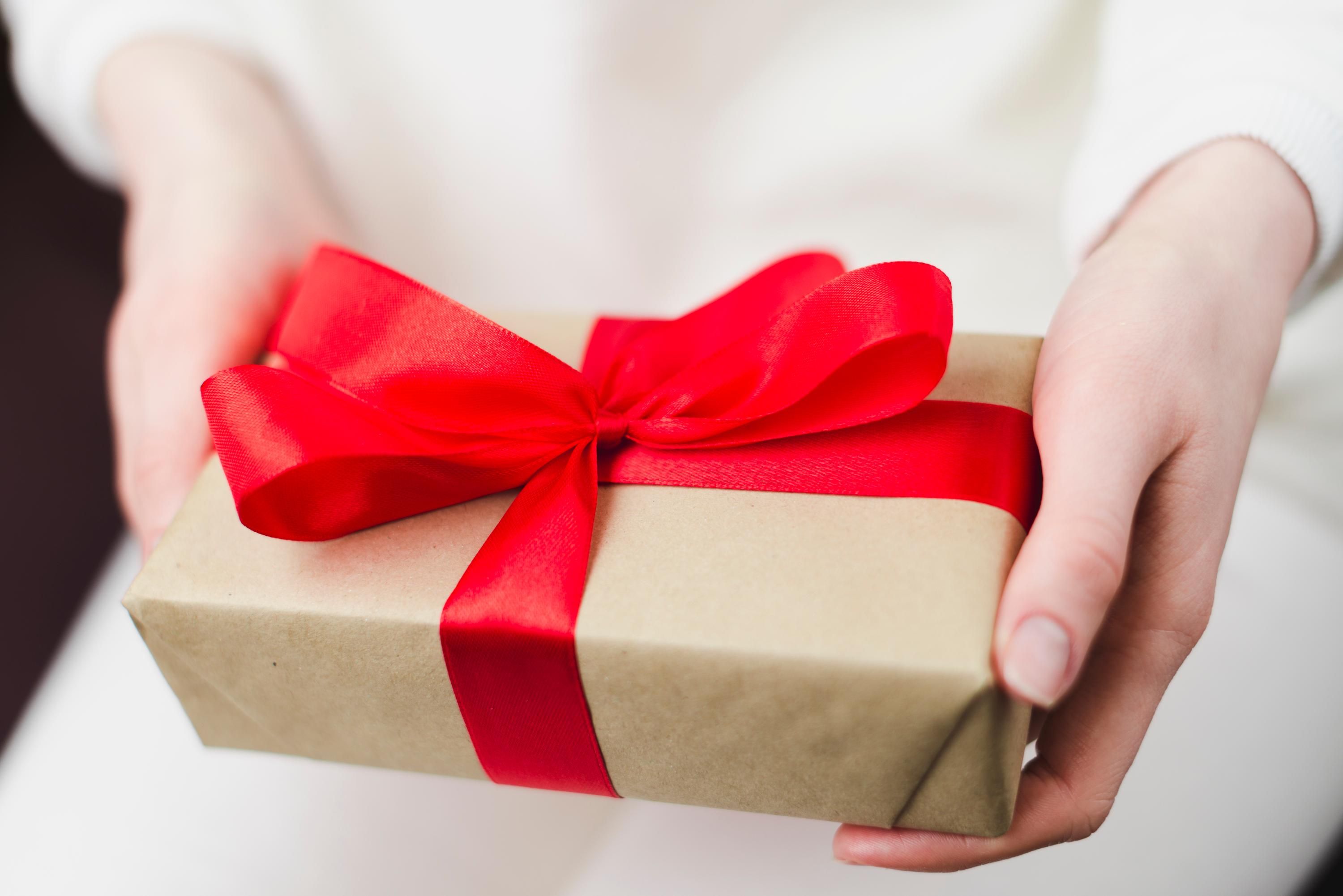 Подарок чи подарунок - як правильно сказати українською - Подарок чи подарунок - як правильно сказати українською -