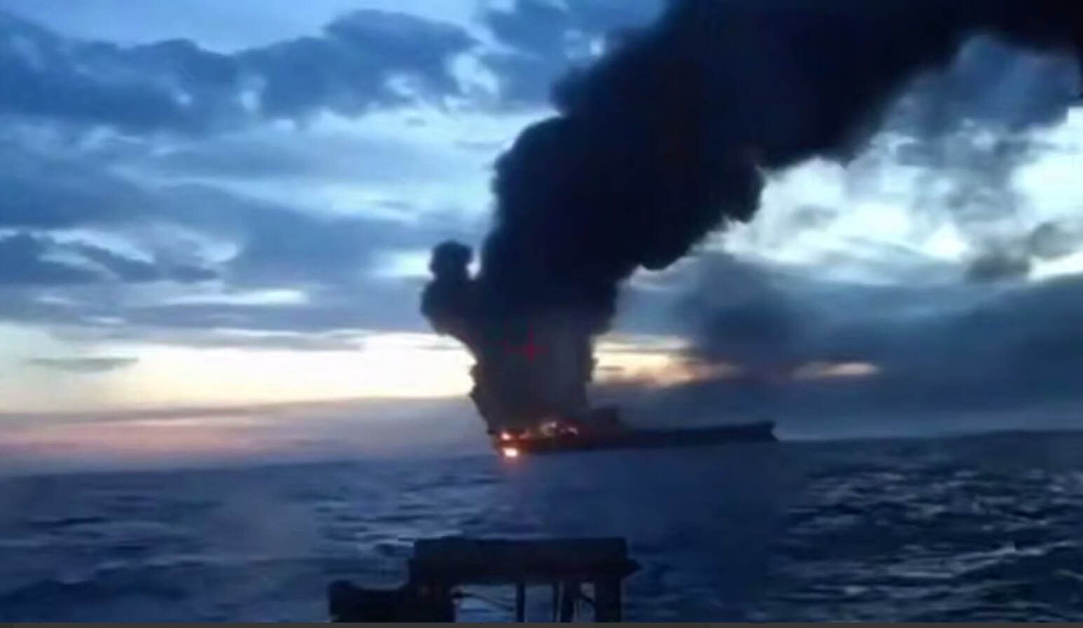 СБУ взорвали два танкера "теневого флота" России СБУ взорвали два танкера "теневого флота" России