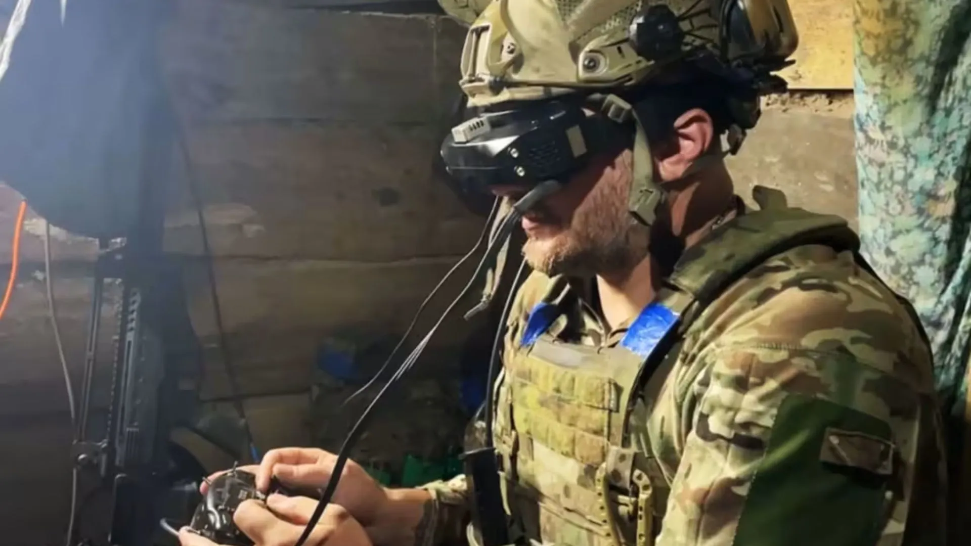 Украинский военный управляет дроном