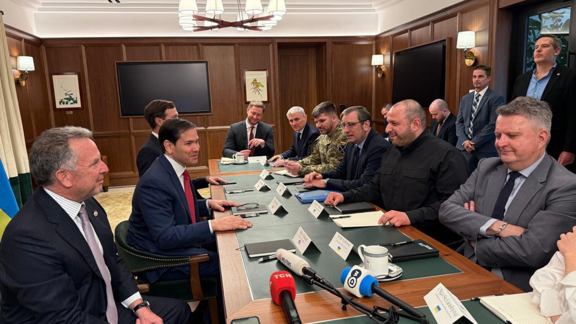 Переговори у Маямі продовжили у закритому форматі