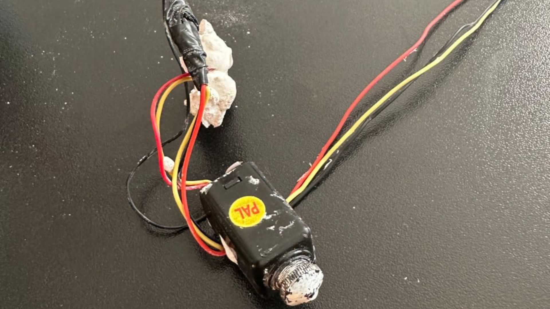 В кабинете главы одного из районов Львова обнаружили прослушивающее устройство - 24 Канал