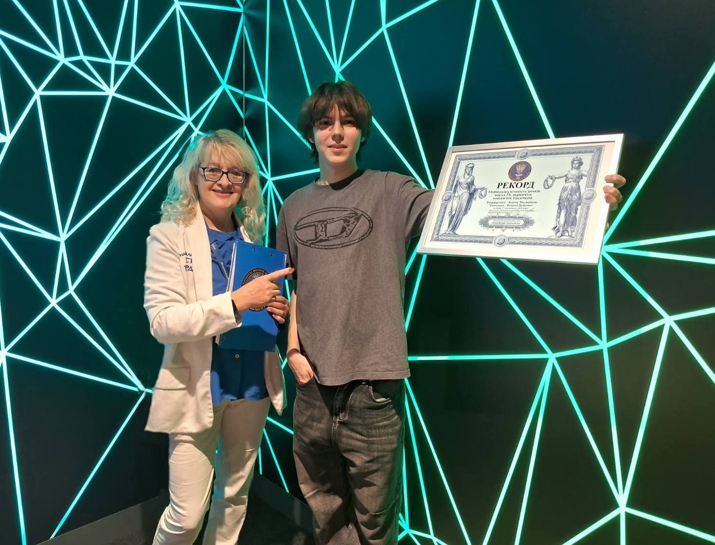 Рекорд Украины - ученик Борис Васковец безошибочно назвал 300 знаков числа пи Рекорд Украины - ученик Борис Васковец безошибочно назвал 300 знаков числа пи