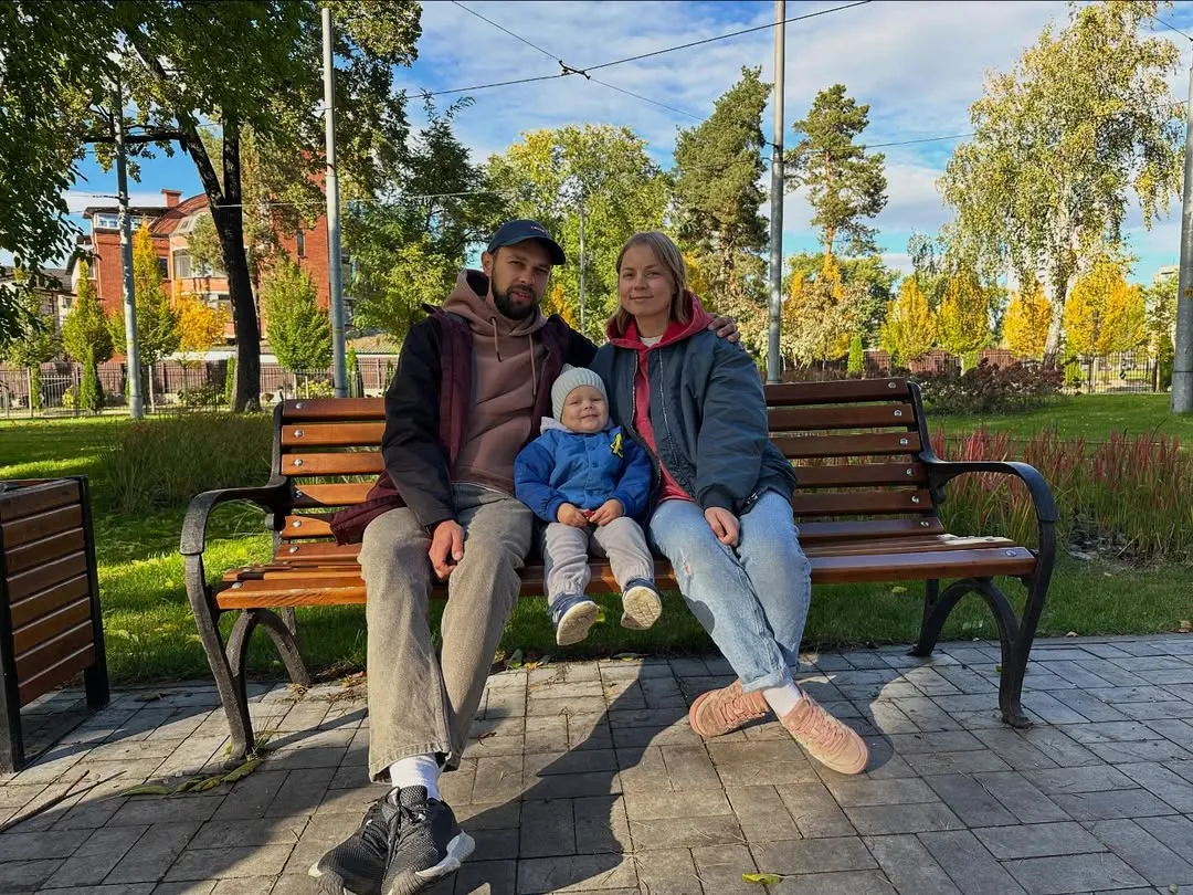 Сім'я Пікульських під час відпустки чоловіка Сім'я Пікульських під час відпустки чоловіка