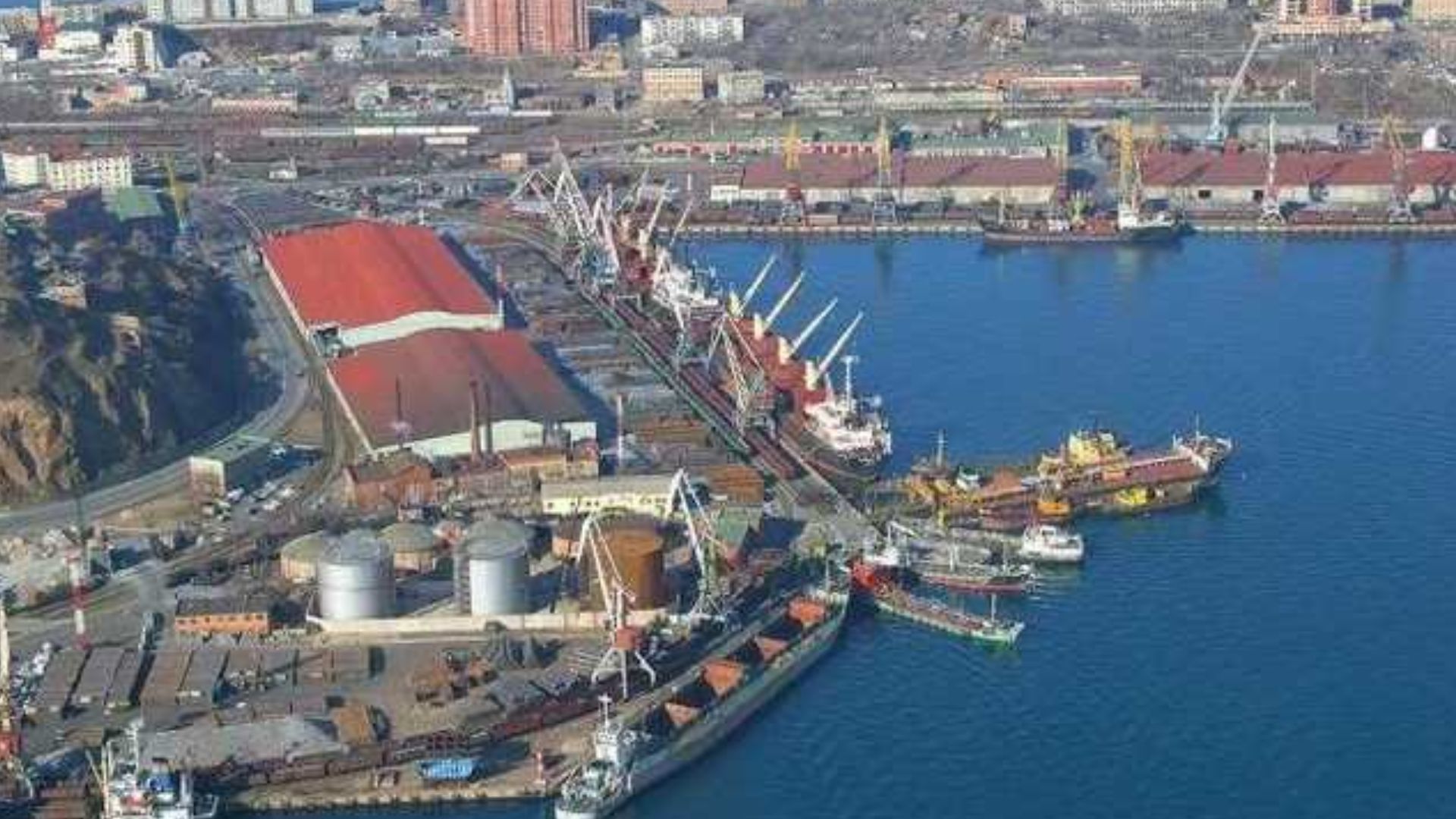 "Шахеды" атаковали порт "Южный" - 24 Канал "Шахеды" атаковали порт "Южный" - 24 Канал