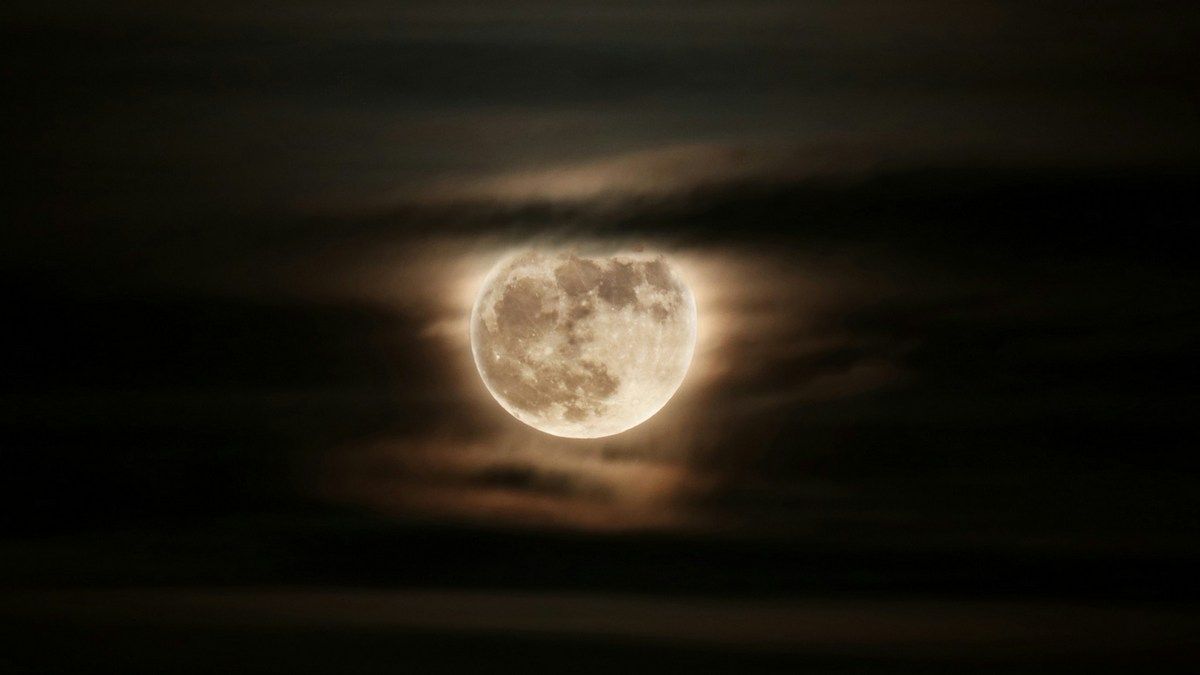 Останній Супермісяць 2025 року: чому він такий особливий