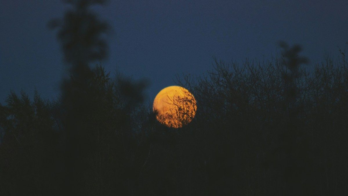 Як спостерігати сходження Супермісяця онлайн 