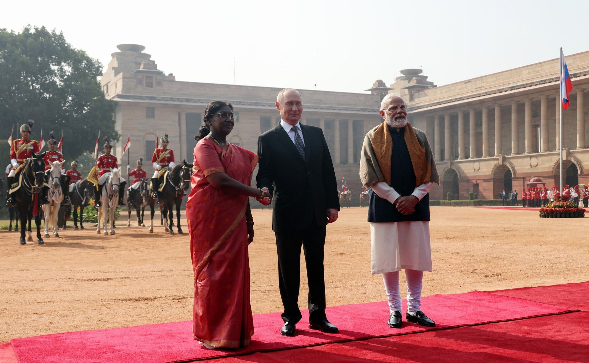 Российский диктатор Путин посетил Индию Российский диктатор Путин посетил Индию