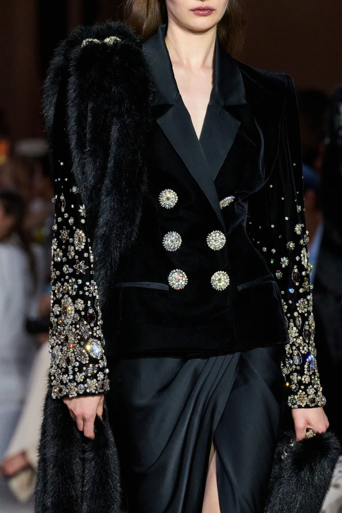 Бархатный жакет – новый тренд / Фото Elle