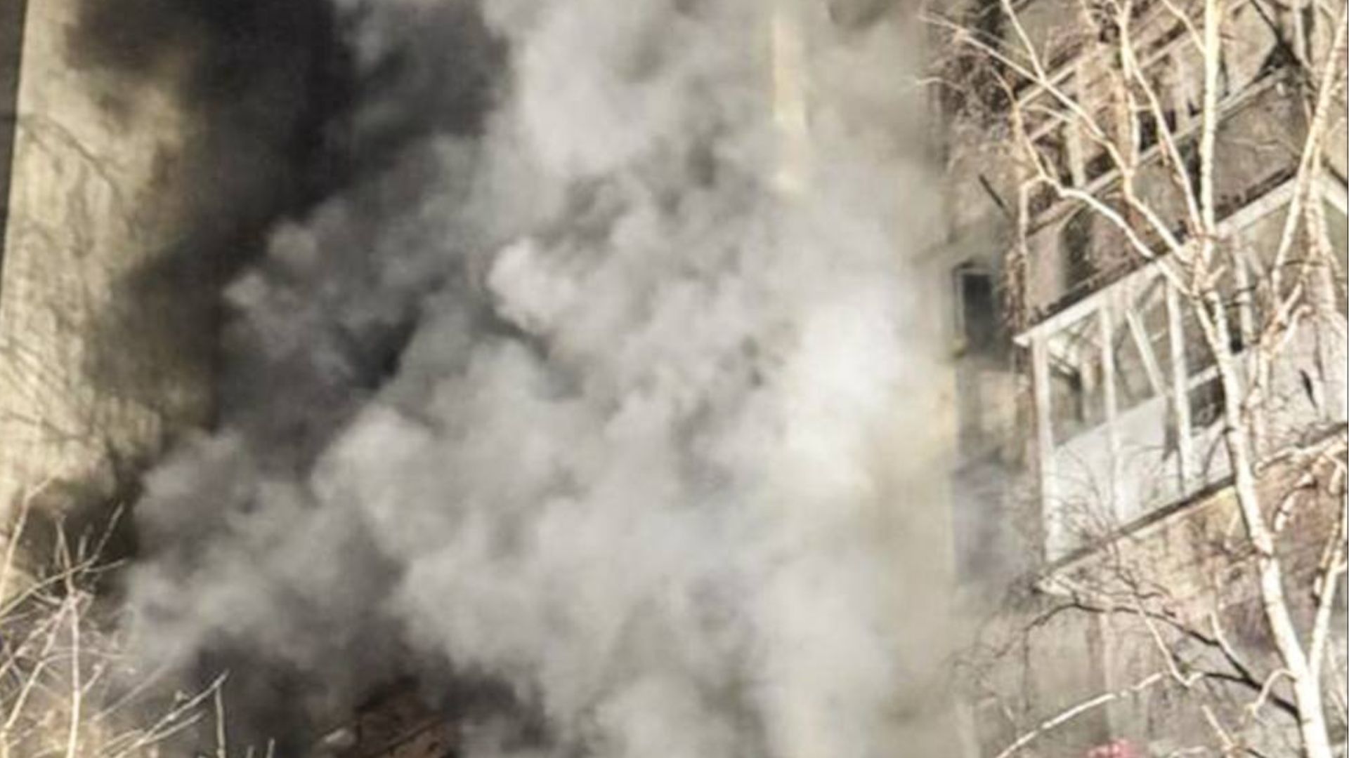 В Ахтырке есть прилет в многоэтажку с пострадавшими - ОВА подтвердило - фото - 24 Канал В Ахтырке есть прилет в многоэтажку с пострадавшими - ОВА подтвердило - фото - 24 Канал