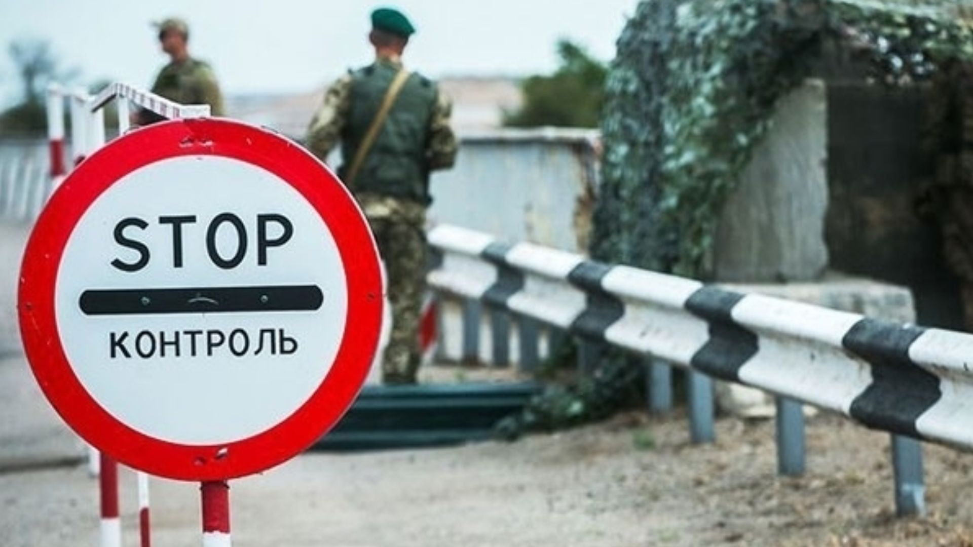 Скільки українців виїхало за кордон