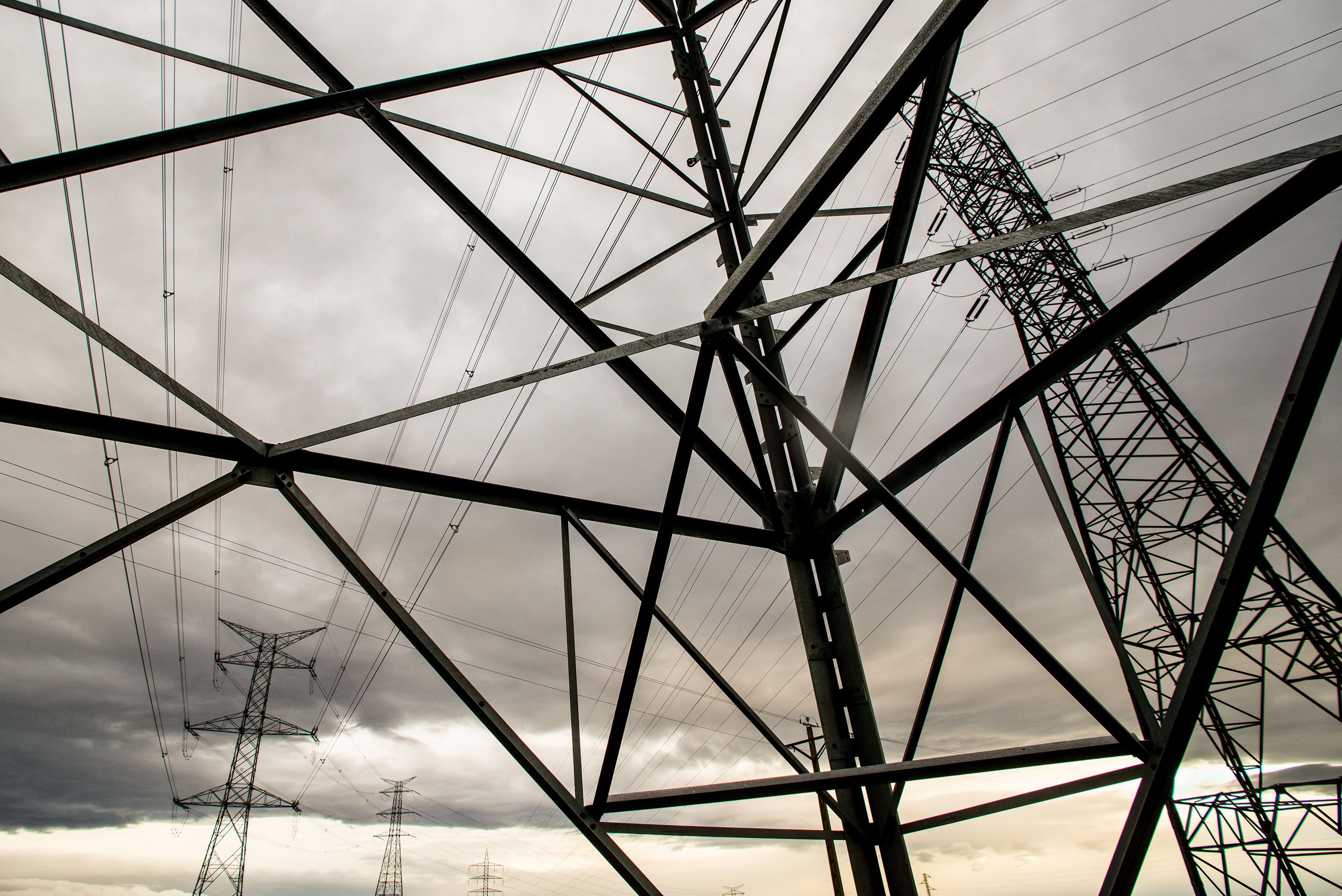 Из-за ударов по энергетике Днепропетровщины часть Запорожья осталась без света - 24 Канал