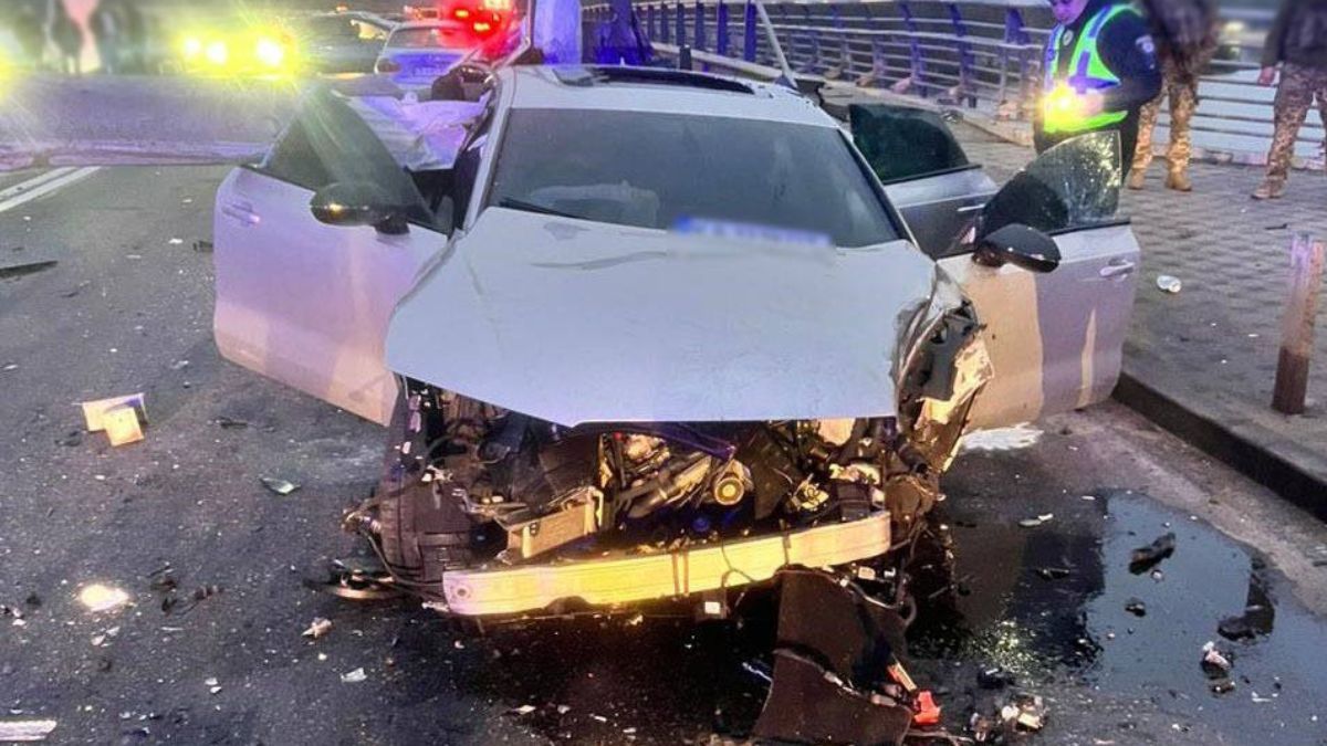 У Києві сталася моторошна аварія: є постраждалі, міст Метро повністю перекрили для руху - 24 Канал У Києві сталася моторошна аварія: є постраждалі, міст Метро повністю перекрили для руху - 24 Канал