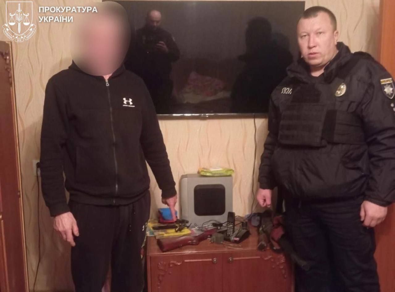 У Сумах чоловік стріляв по підлітках, є поранені - новини України - 24 Канал У Сумах чоловік стріляв по підлітках, є поранені - новини України - 24 Канал