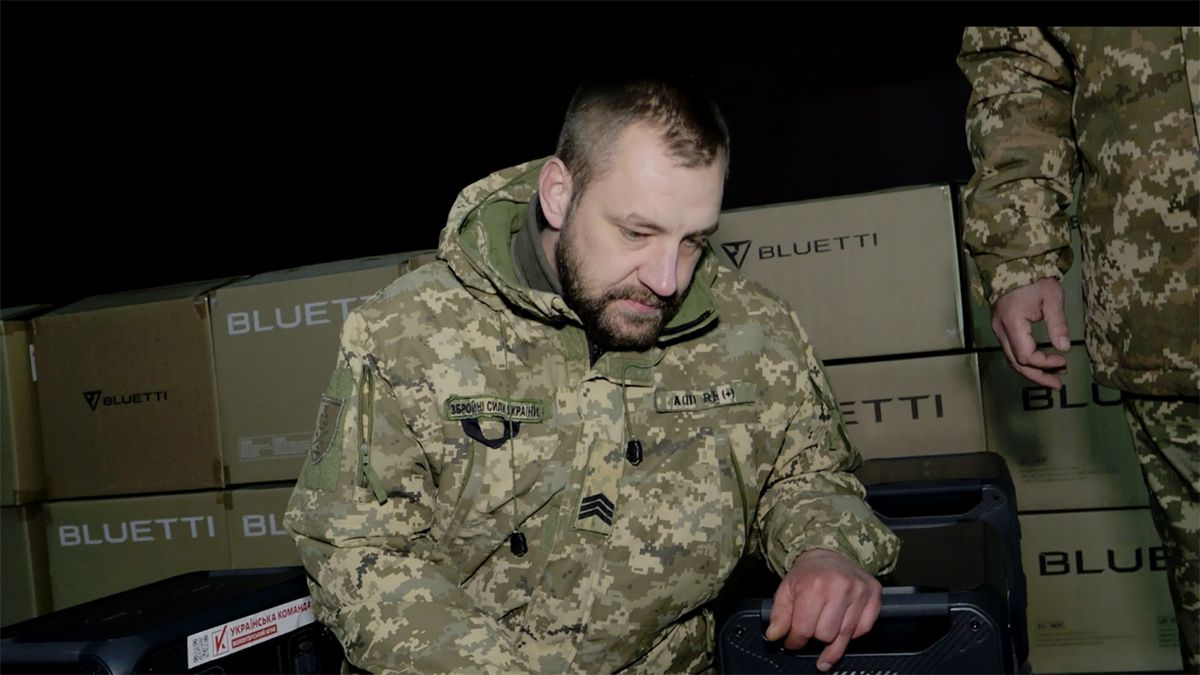 Захисники отримали зарядні станції від "Української команди" Захисники отримали зарядні станції від "Української команди"