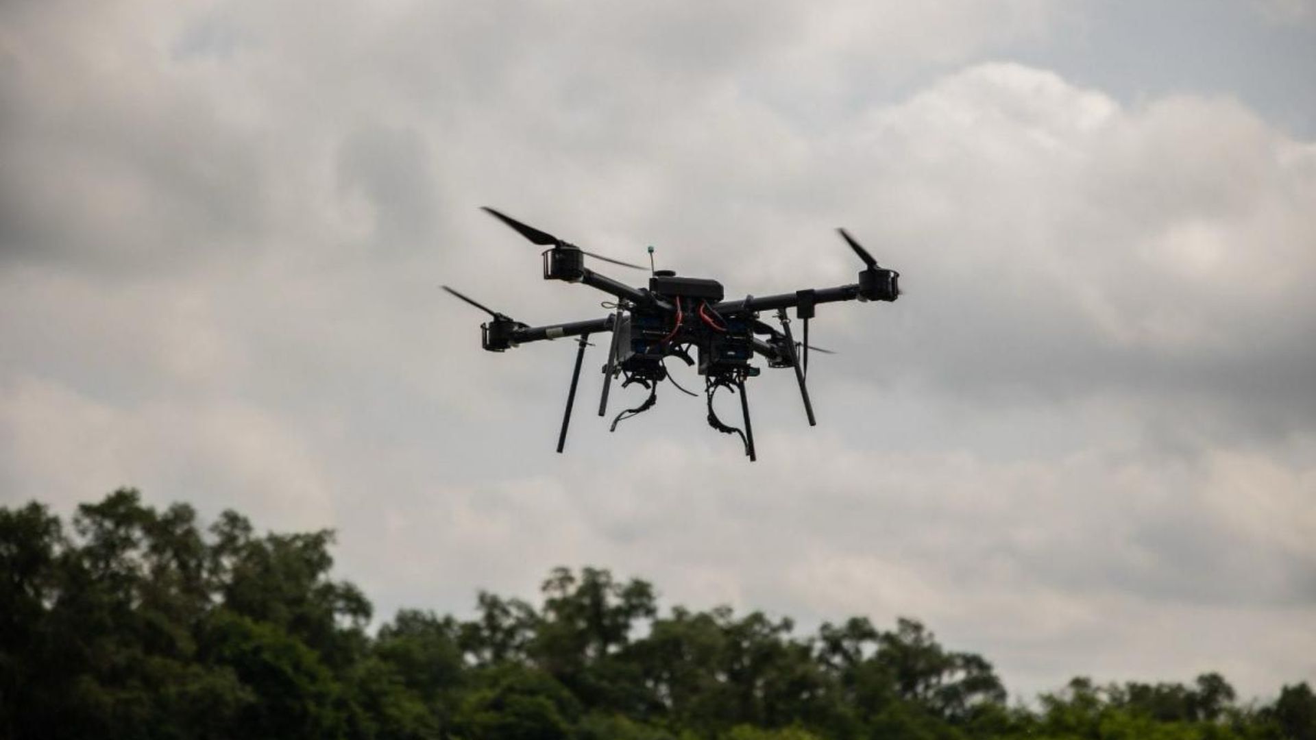 В дом во Львове попал дрон в дом во Львове В дом во Львове попал дрон в дом во Львове