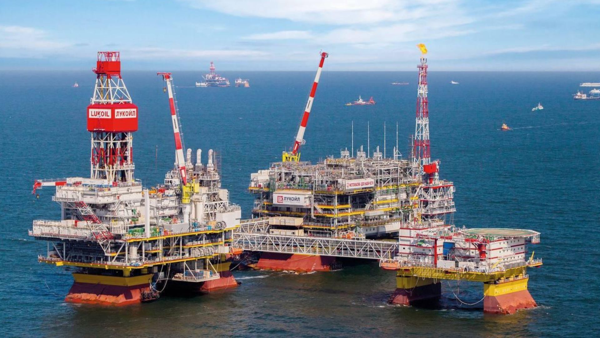 Нефтяная платформа "Лукойла" Нефтяная платформа "Лукойла"