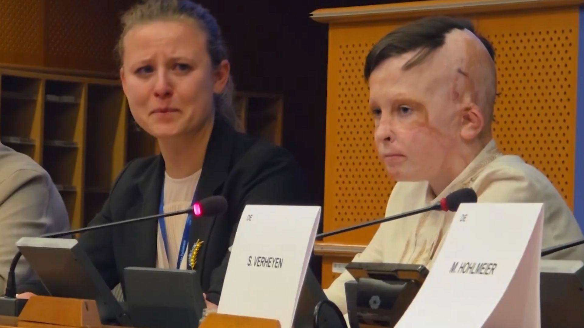 Перекладачка Європарламенту розплакалася під час розповіді 11-річного Романа - 24 Канал