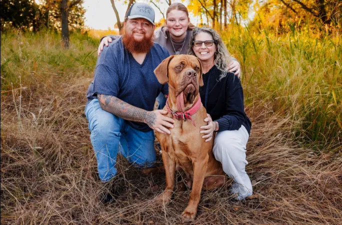 Оззи собака с самым длинным языком семья Пик Оклахома-Сити США Оззи собака с самым длинным языком семья Пик Оклахома-Сити США