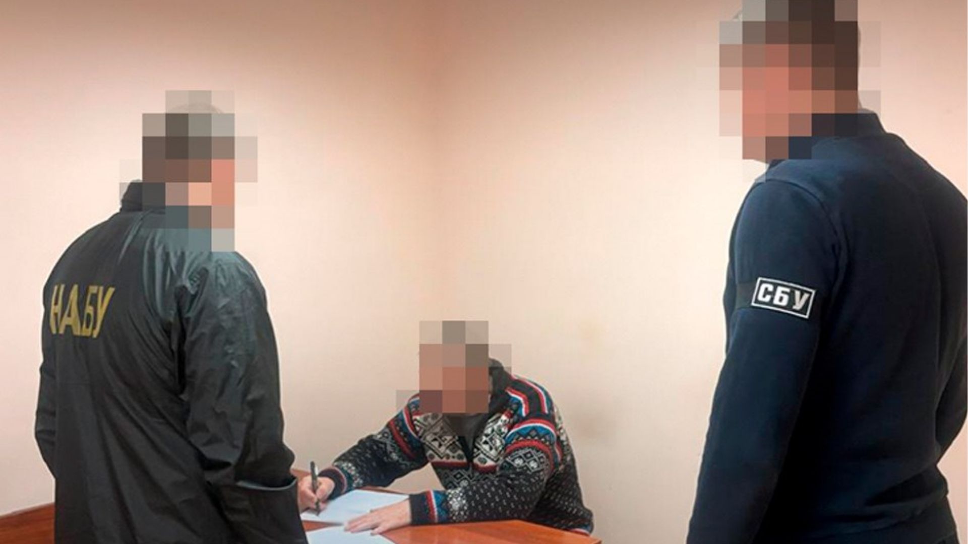 Керівництво оборонного заводу розкрадало державні кошти на закупівлях броні для танків ЗСУ - 24 Канал Керівництво оборонного заводу розкрадало державні кошти на закупівлях броні для танків ЗСУ - 24 Канал