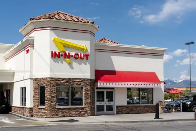 In-N-Out прибрав номер «67» із системи замовлень — реакція мережі на вірусний підлітковий тренд / Фото independent.co.uk In-N-Out прибрав номер «67» із системи замовлень — реакція мережі на вірусний підлітковий тренд / Фото independent.co.uk