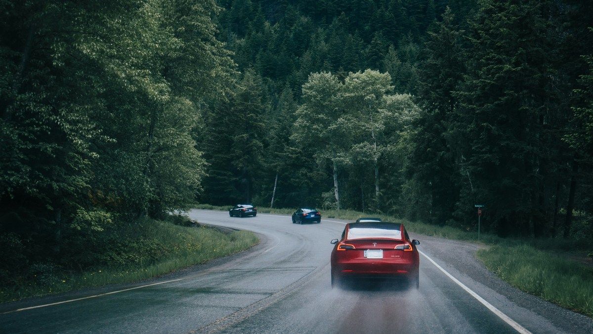 Захитування в електромобілях — чому нудить у машині та як цього уникнути, практичні поради Захитування в електромобілях — чому нудить у машині та як цього уникнути, практичні поради