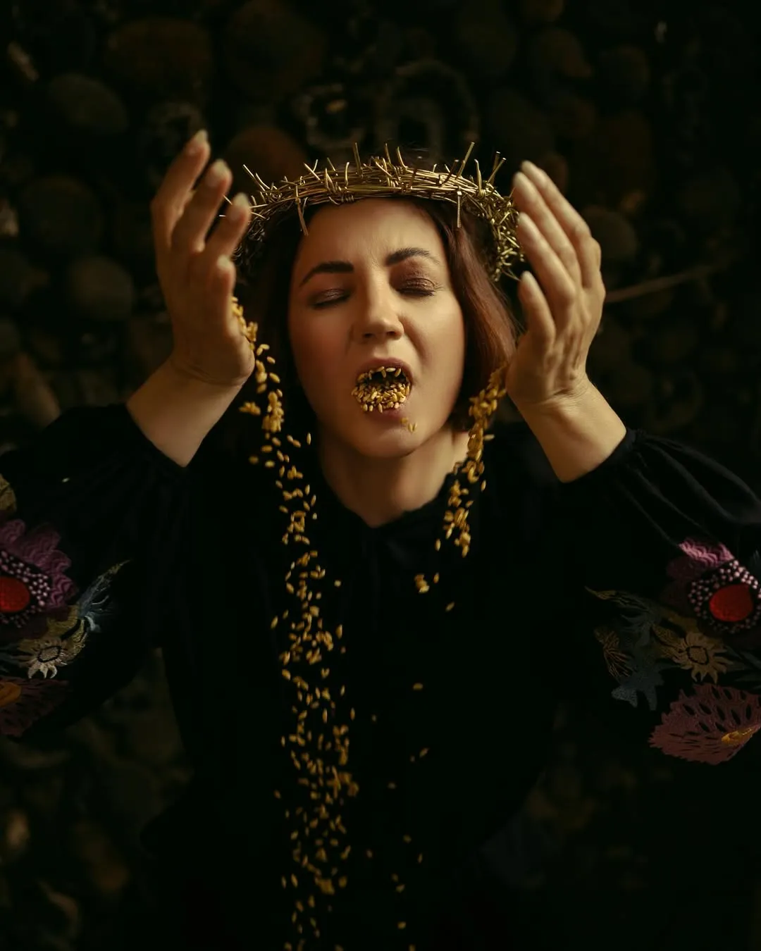 Цибульскую раскритиковали за фотосессию с зерном Цибульскую раскритиковали за фотосессию с зерном