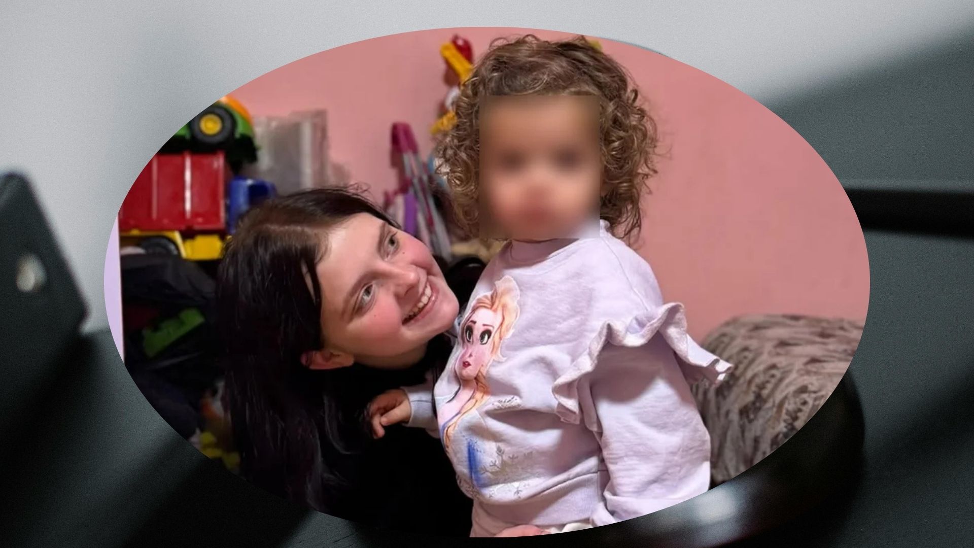 Несовершеннолетней Насте, которая забеременела во время эвакуации в Турцию, вернули дочь Несовершеннолетней Насте, которая забеременела во время эвакуации в Турцию, вернули дочь