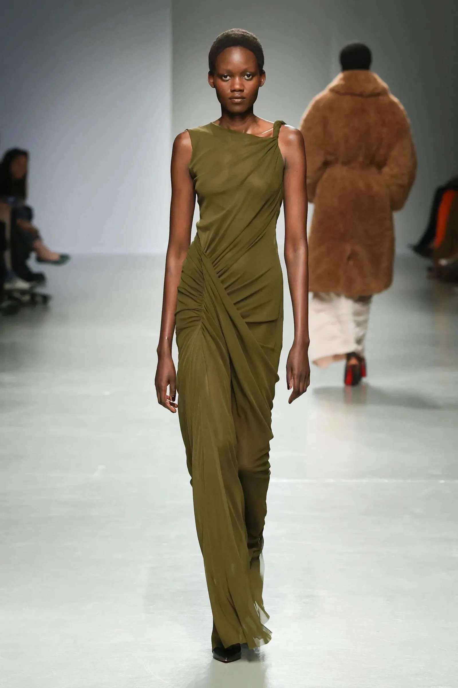 Цвета платьев на Новый год / Фото Vogue Цвета платьев на Новый год / Фото Vogue