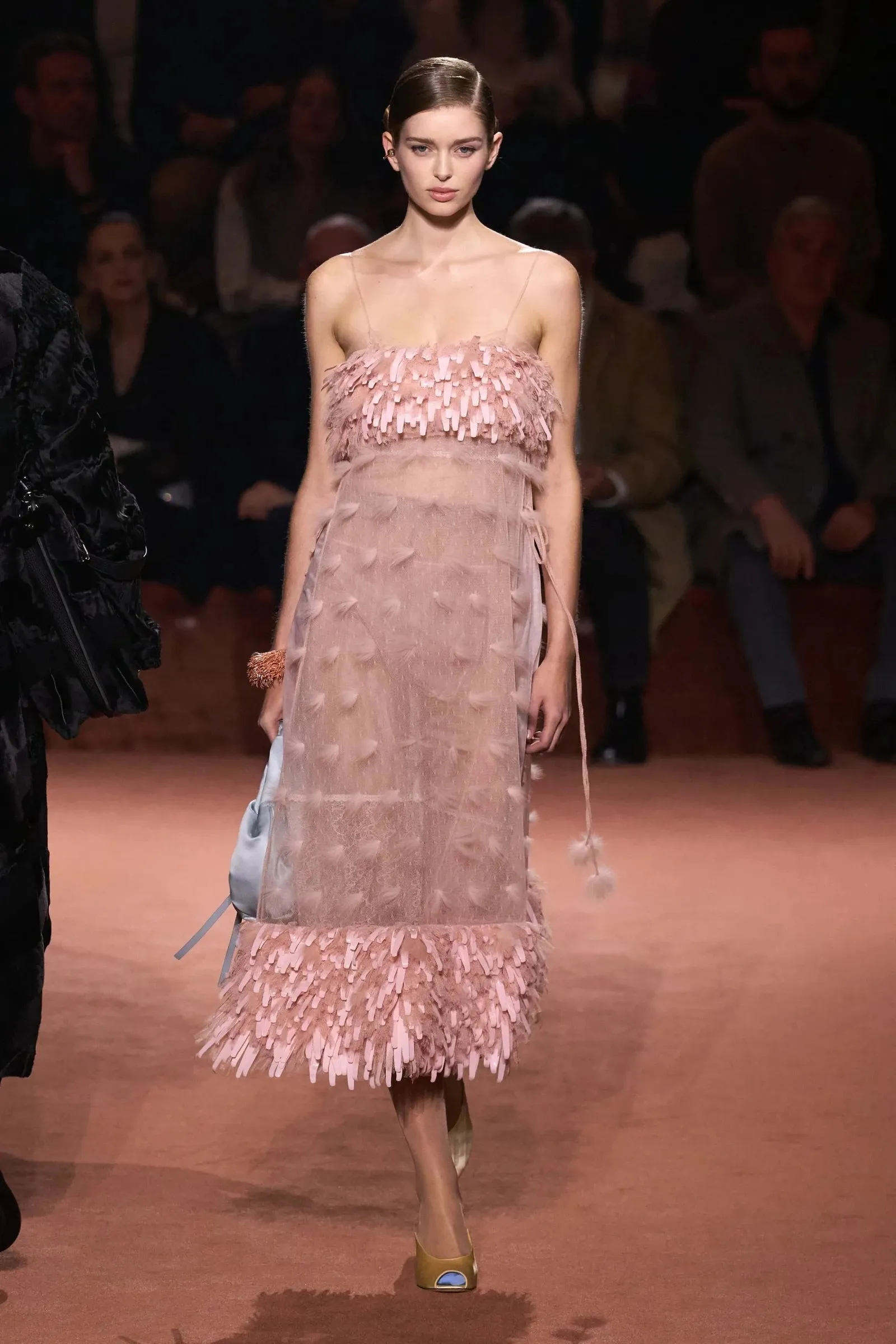 Цвета платьев на Новый год / Фото Vogue Цвета платьев на Новый год / Фото Vogue