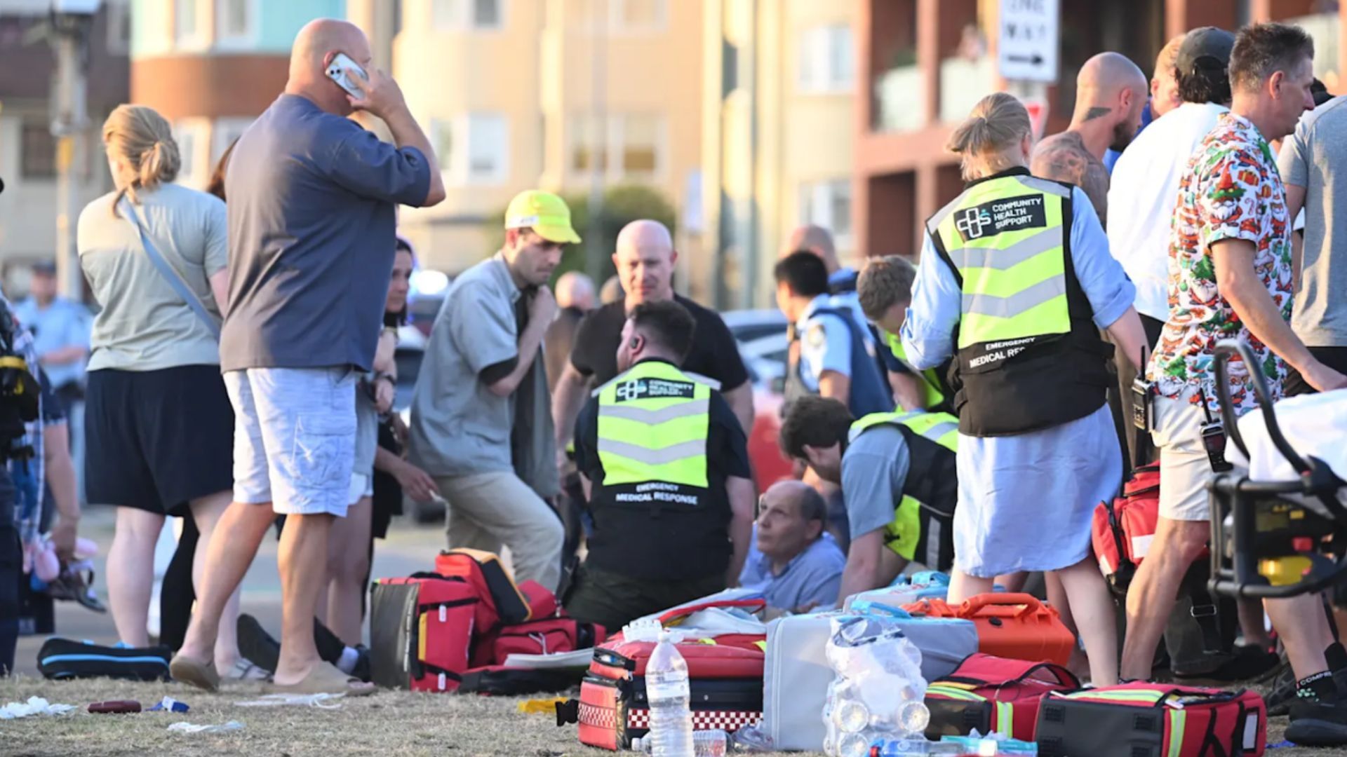 Терористи розстріляли людей на пляжі у Сіднеї