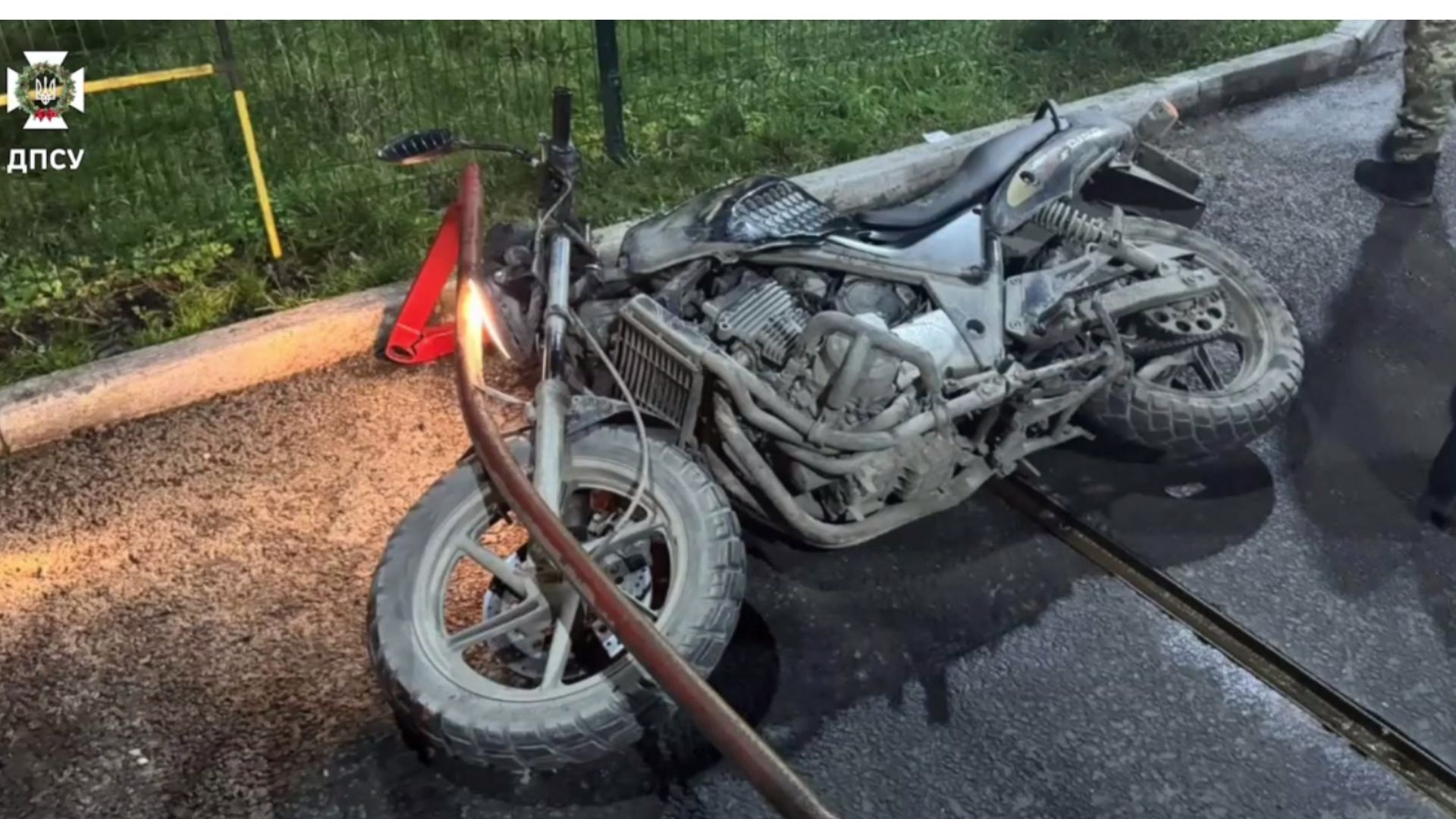 Мужчину с мотоциклом задержали пограничники Мужчину с мотоциклом задержали пограничники