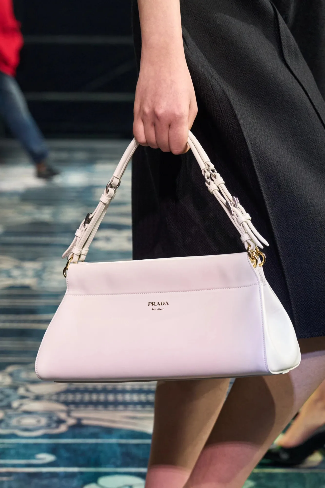 Модные сумки на зимнюю пору / Фото Harpers Bazaar