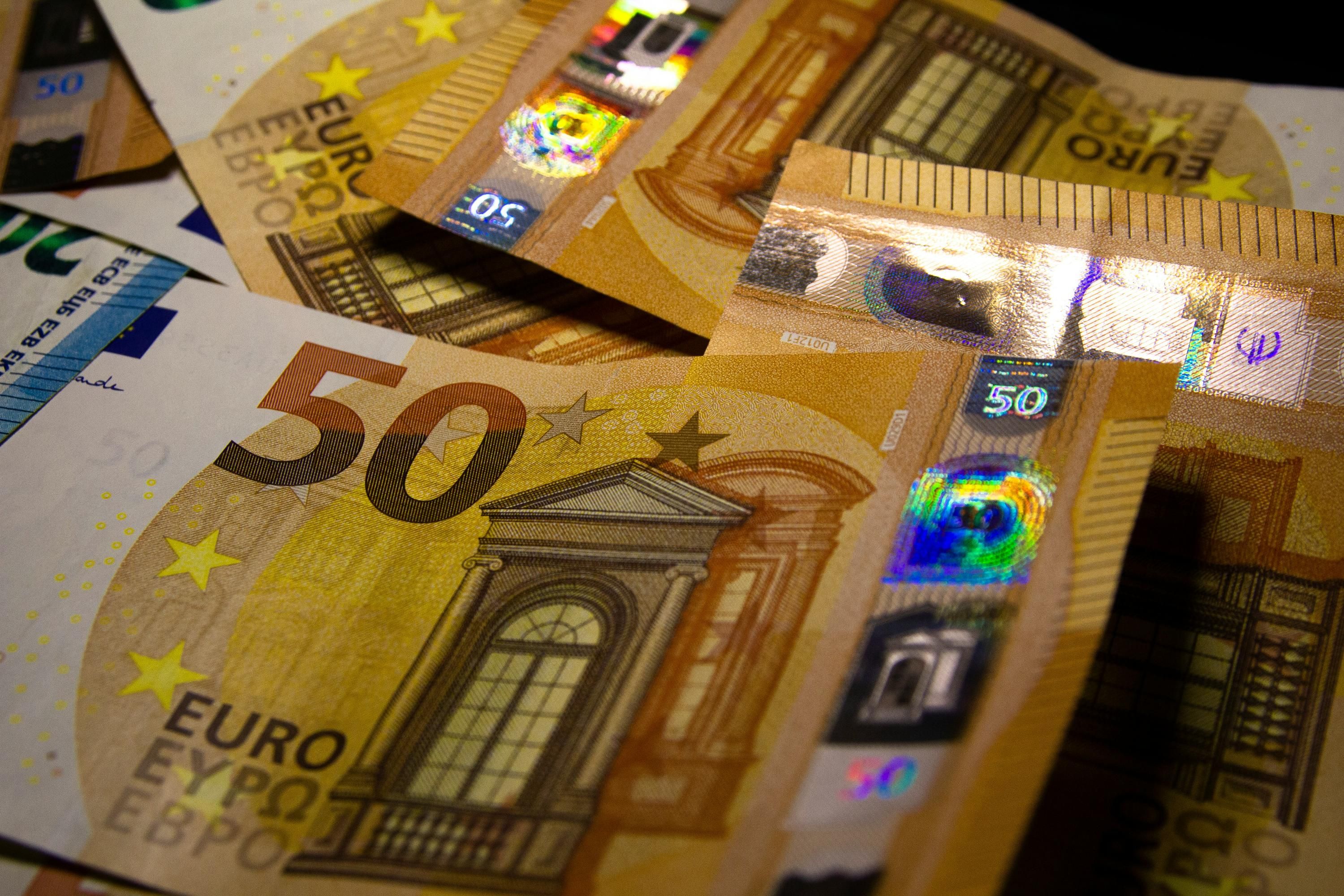 Курс євро різко подорожчав - яка ціна євро 16 грудня, чи коштує євро 50 гривень Курс євро різко подорожчав - яка ціна євро 16 грудня, чи коштує євро 50 гривень