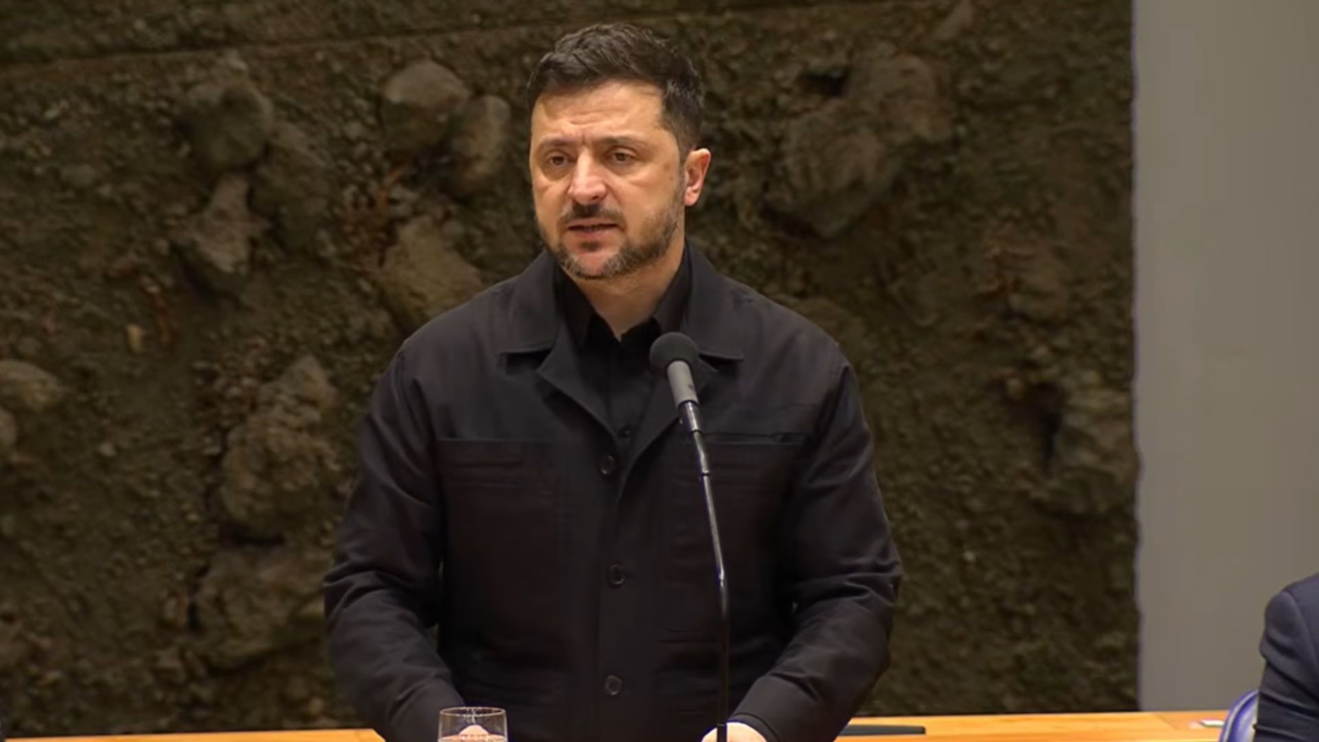 Президент України виступив у парламенті Нідерландів Президент України виступив у парламенті Нідерландів