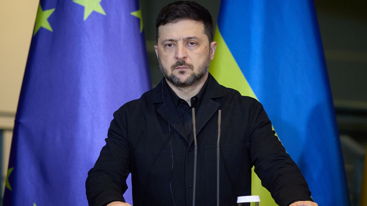 Зеленский сказал, сколько солдат теряет Россия ежемесячно Зеленский сказал, сколько солдат теряет Россия ежемесячно