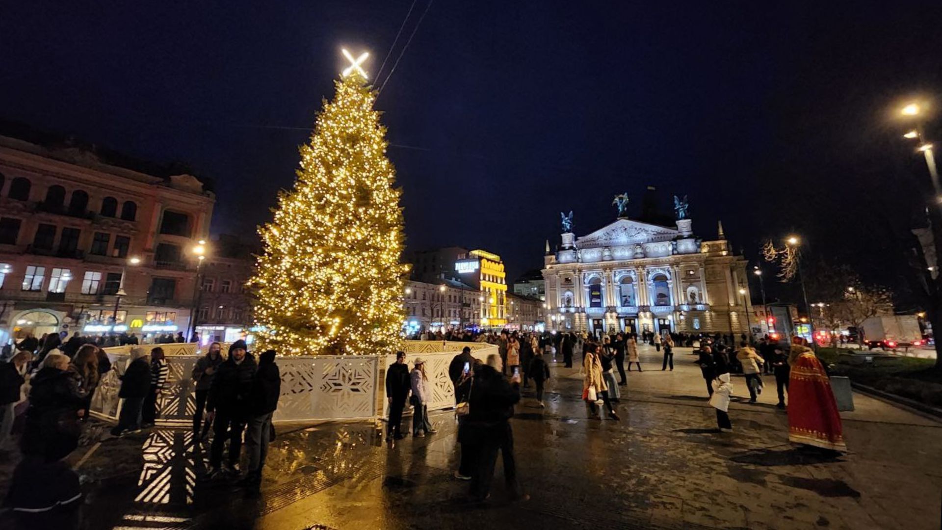 Новогодняя елка во Львове (10 декабря 2025 года)