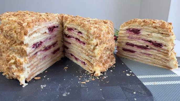 Наполеон з вишнями Наполеон з вишнями