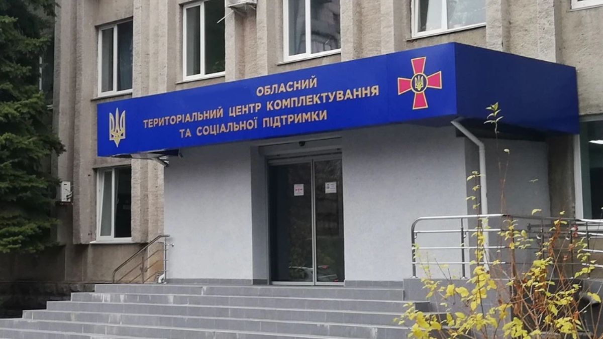 В Одеському ТЦК чоловік порізав собі вени: там заявили, що так він хотів уникнути призову - 24 Канал В Одеському ТЦК чоловік порізав собі вени: там заявили, що так він хотів уникнути призову - 24 Канал