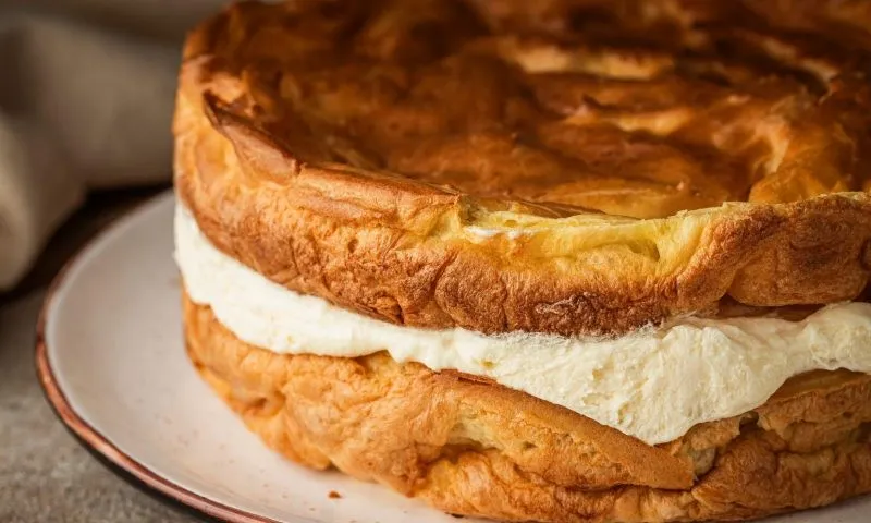 Домашній торт «Карпатка» з повітряними коржами та заварним кремом/Фото Клопотенко