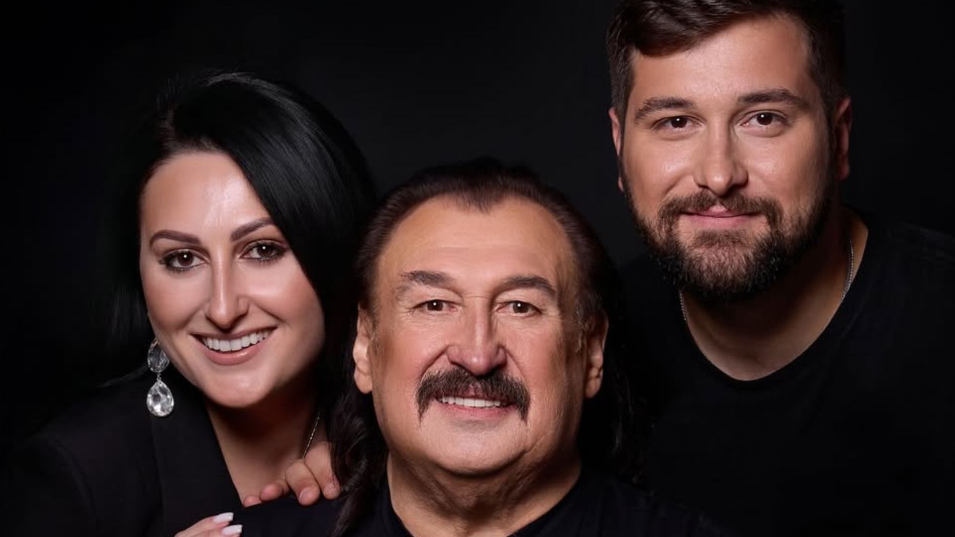 Степан Гіга з донькою та сином Степан Гіга з донькою та сином