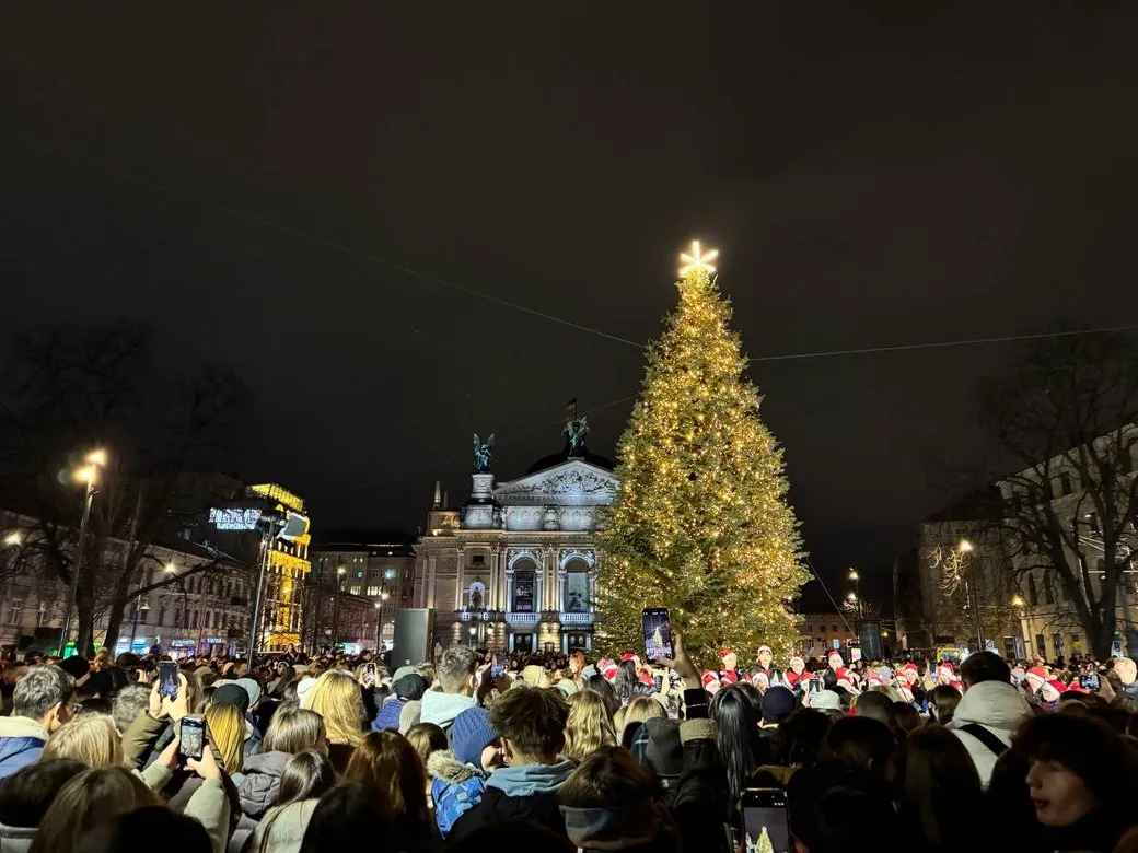 Главная елка Львова / фото Суспільного Главная елка Львова / фото Суспільного