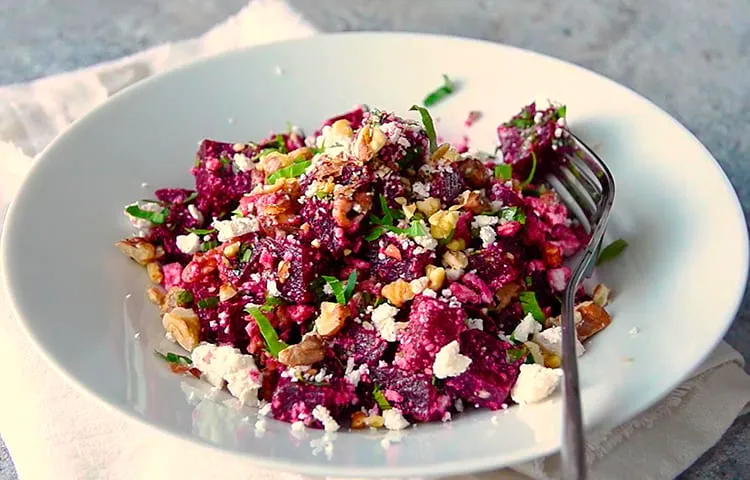 Салат из свеклы и брынзы Салат из свеклы и брынзы